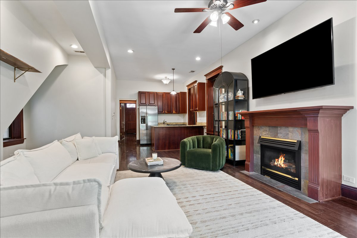 2044 West Haddon Avenue Chicago IL 60622