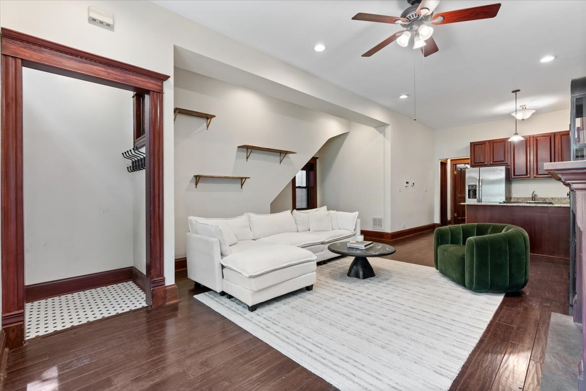 2044 West Haddon Avenue Chicago IL 60622