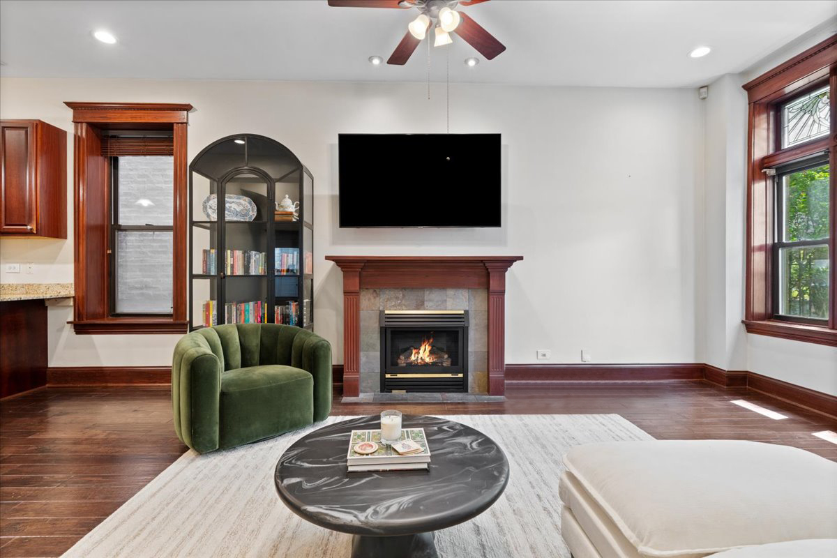 2044 West Haddon Avenue Chicago IL 60622