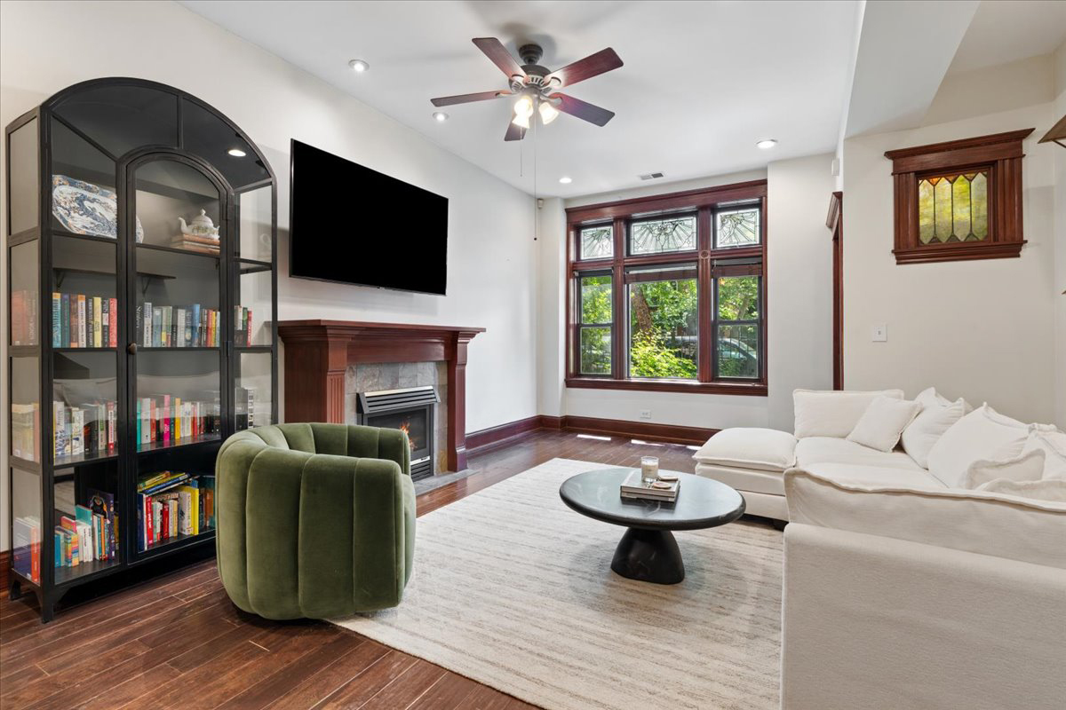 2044 West Haddon Avenue Chicago IL 60622