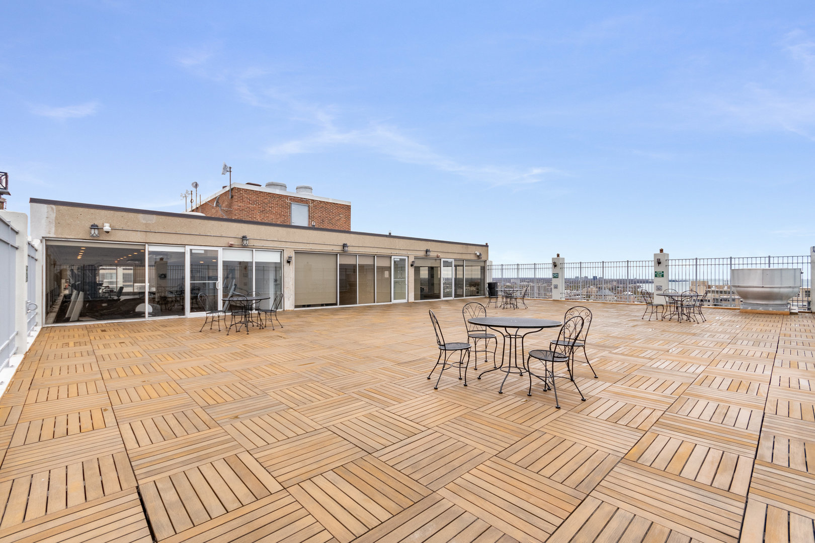 6171 North Sheridan Road Chicago IL 60660