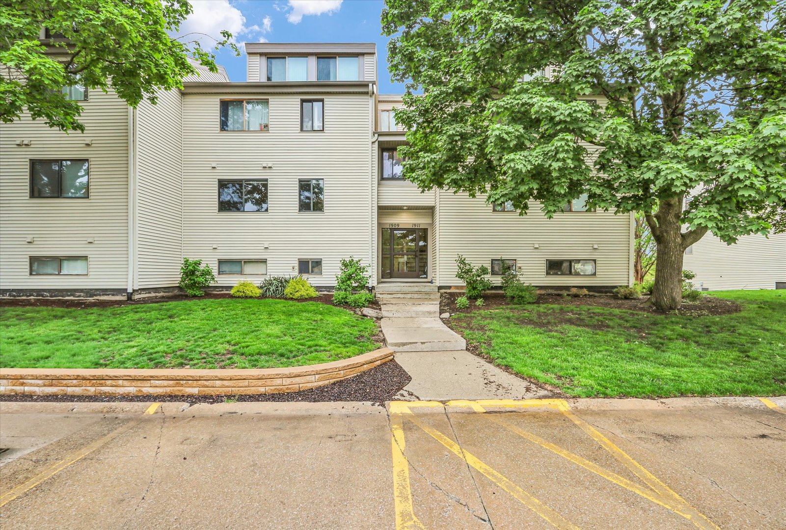 1909 Melrose Drive Champaign IL 61820