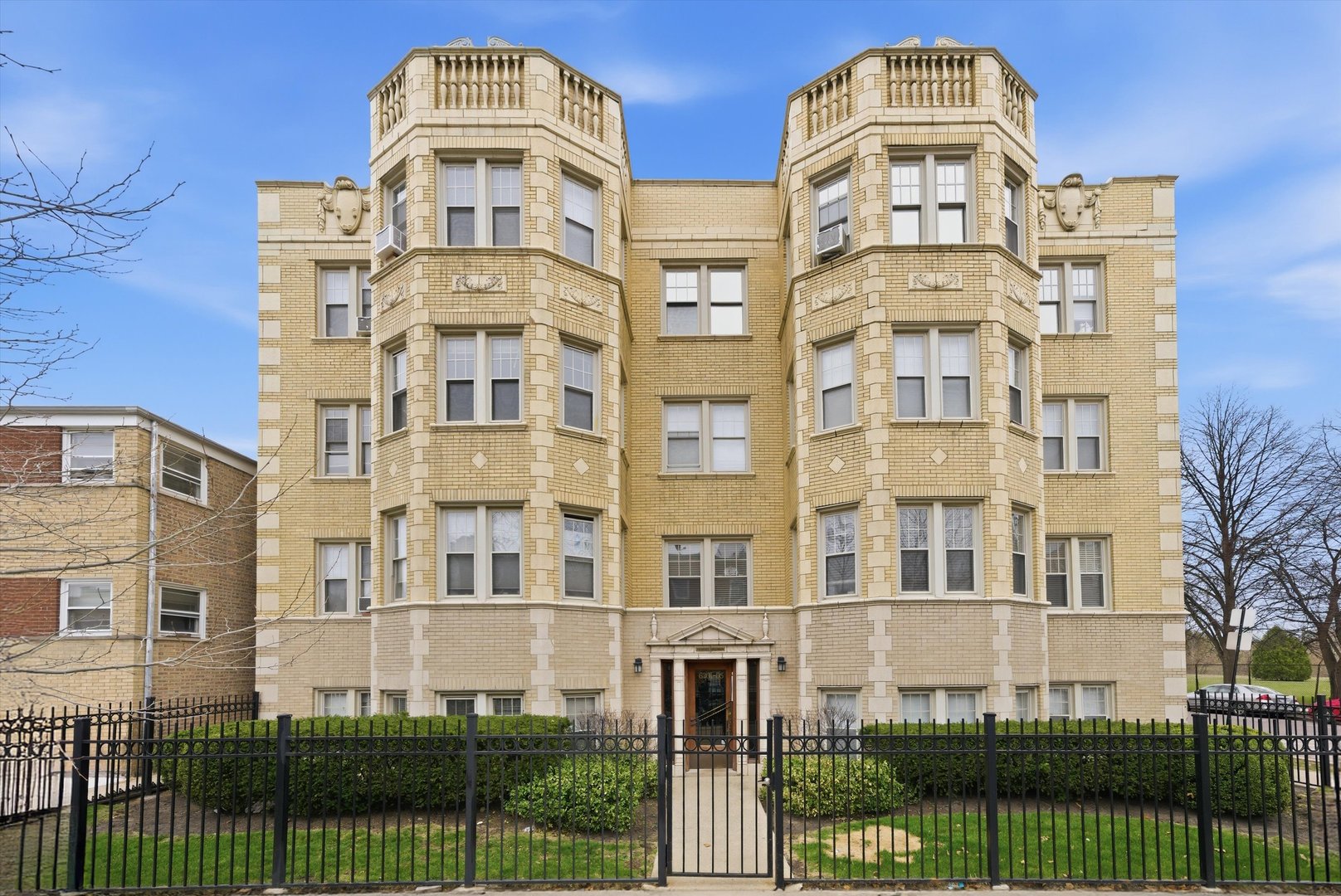 6205 North Oakley Avenue Chicago IL 60659