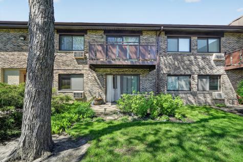 2638 North Windsor Drive Arlington Heights IL 60004