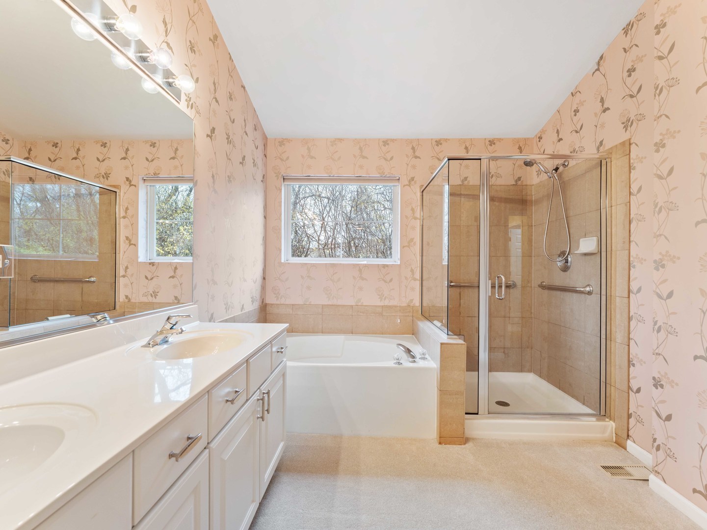 60 Tanglewood Drive Glen Ellyn IL 60137