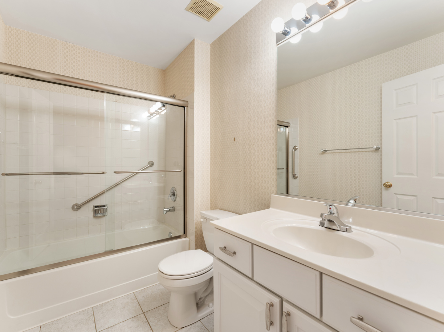 60 Tanglewood Drive Glen Ellyn IL 60137