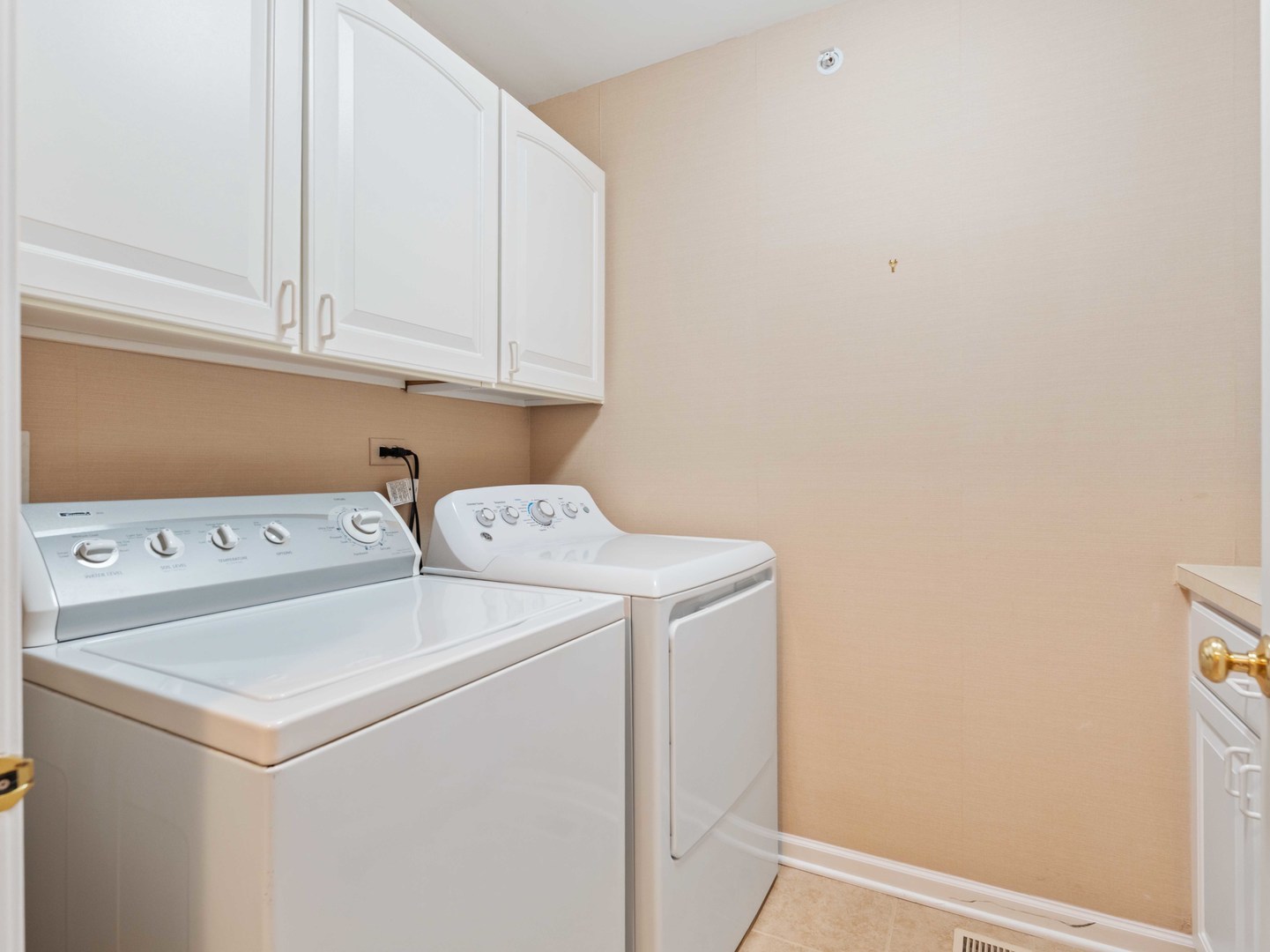 60 Tanglewood Drive Glen Ellyn IL 60137