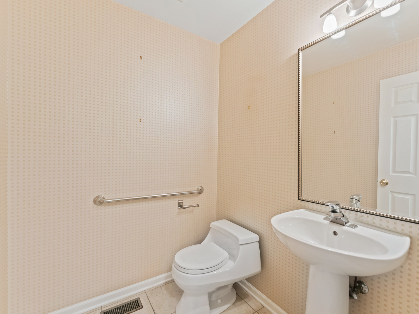 60 Tanglewood Drive Glen Ellyn IL 60137
