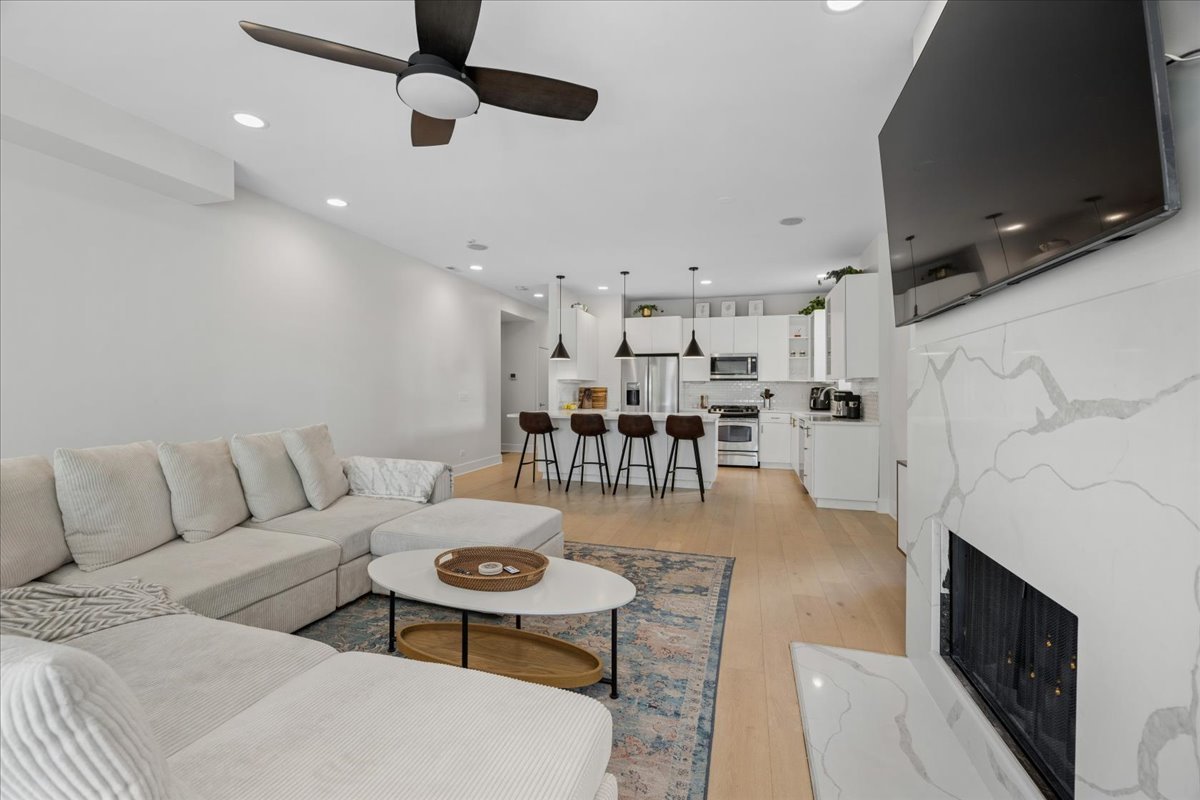 1850 West Division Street Chicago IL 60622