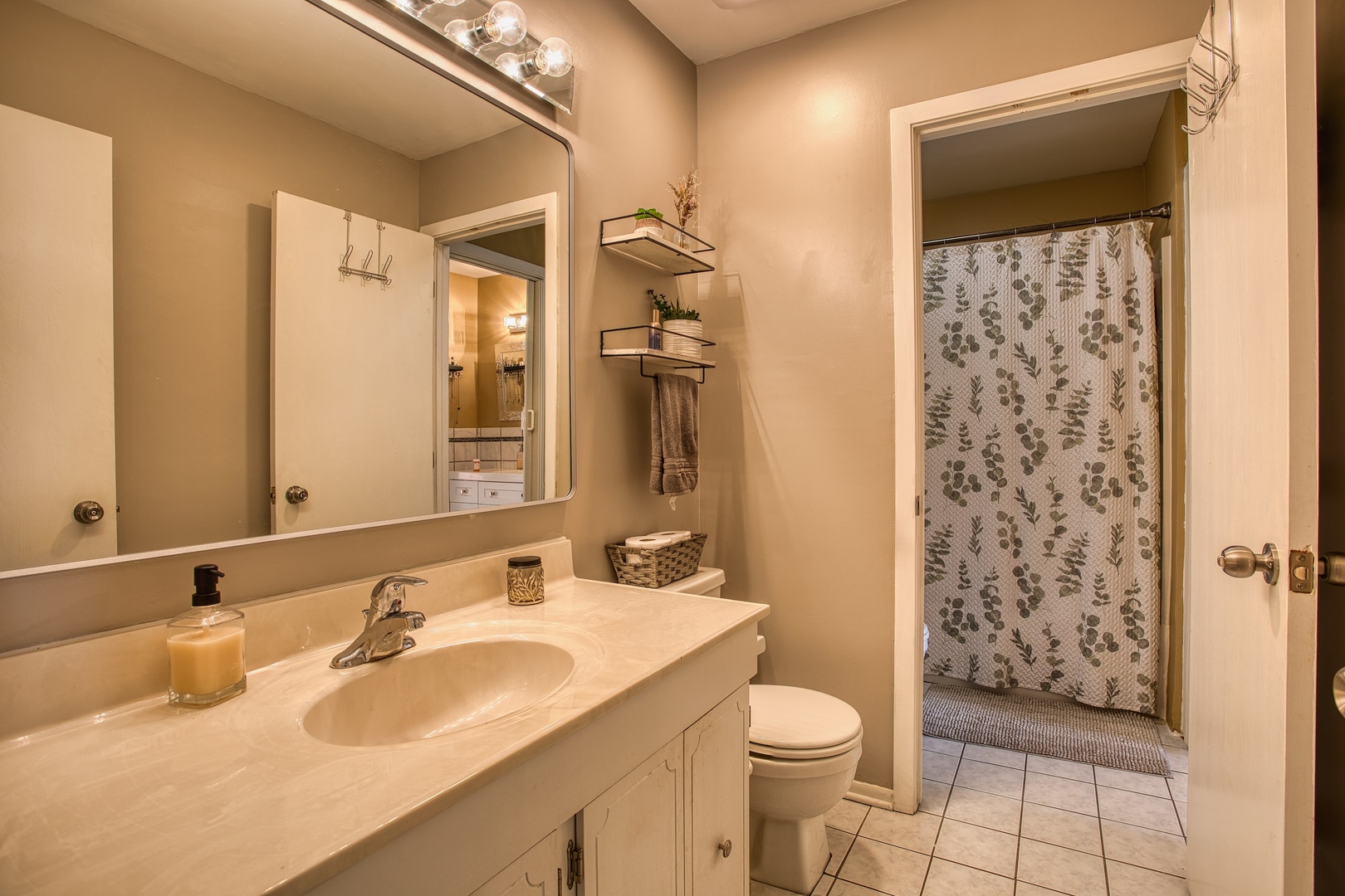 7070 Newport Drive Woodridge IL 60517