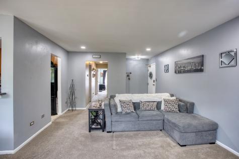 7070 Newport Drive Woodridge IL 60517