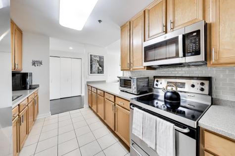77 South Evergreen Avenue Arlington Heights IL 60005