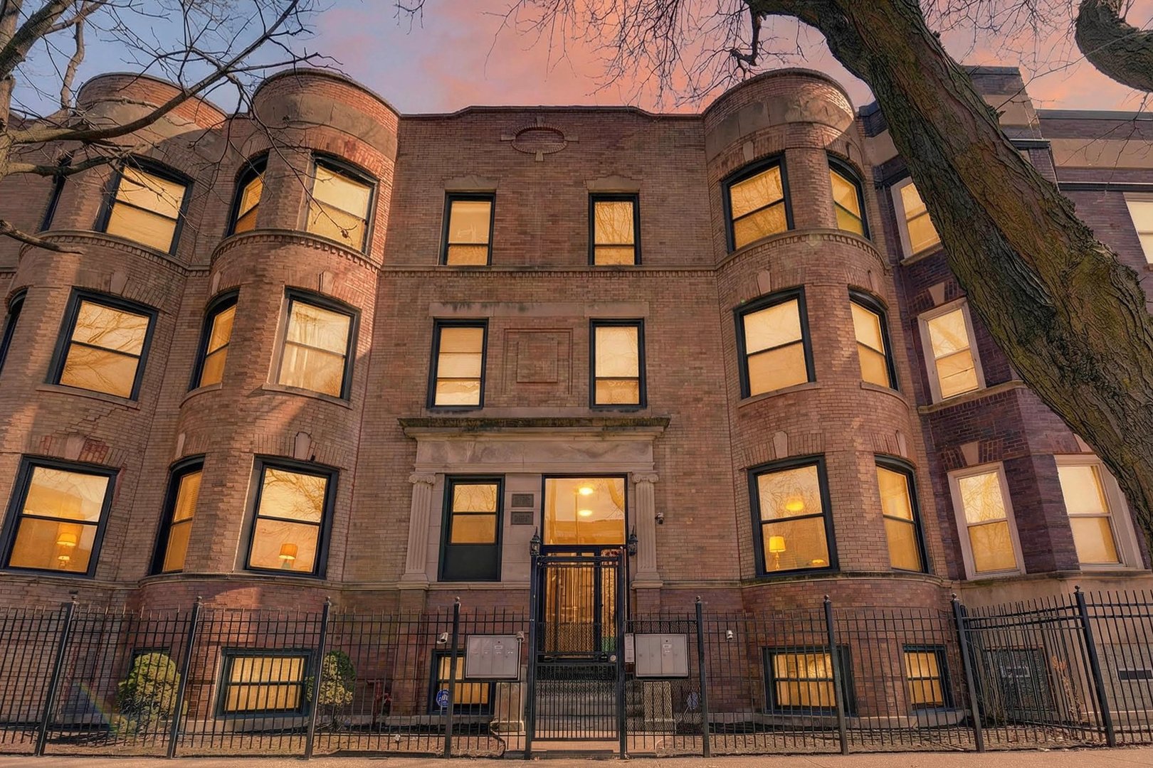 5207 South Indiana Avenue Chicago IL 60615