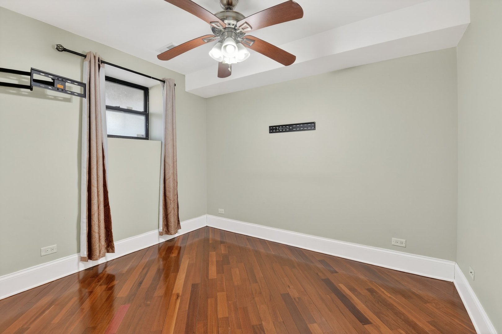 5207 South Indiana Avenue Chicago IL 60615