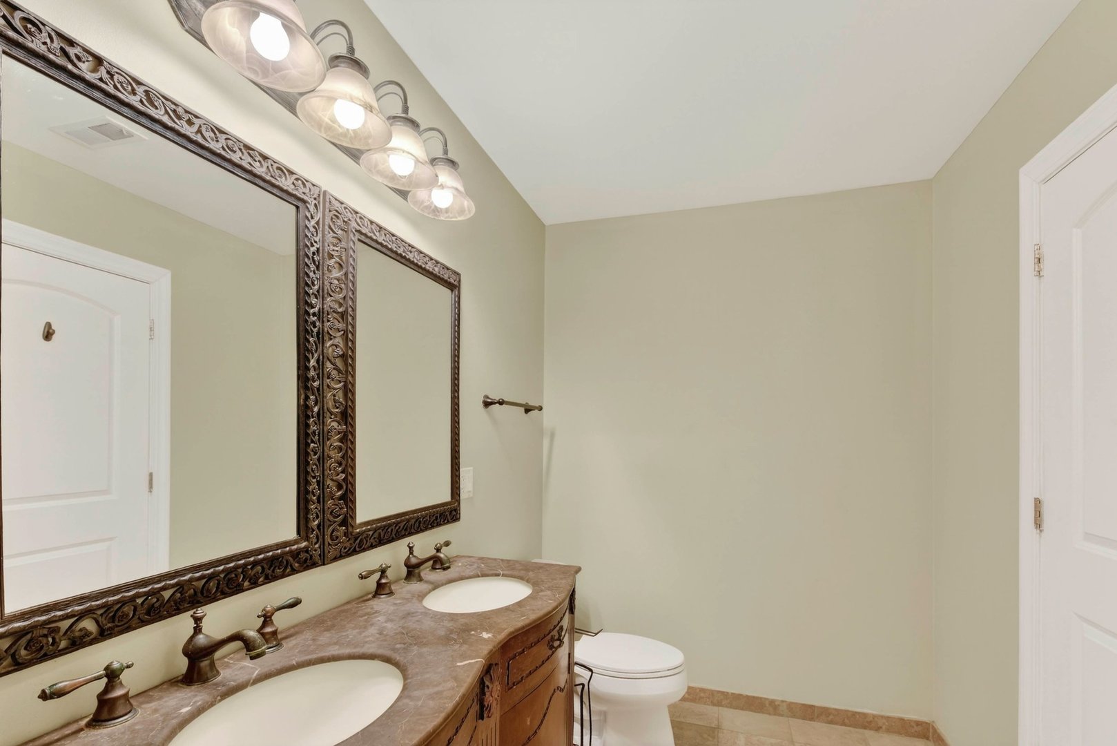 5207 South Indiana Avenue Chicago IL 60615