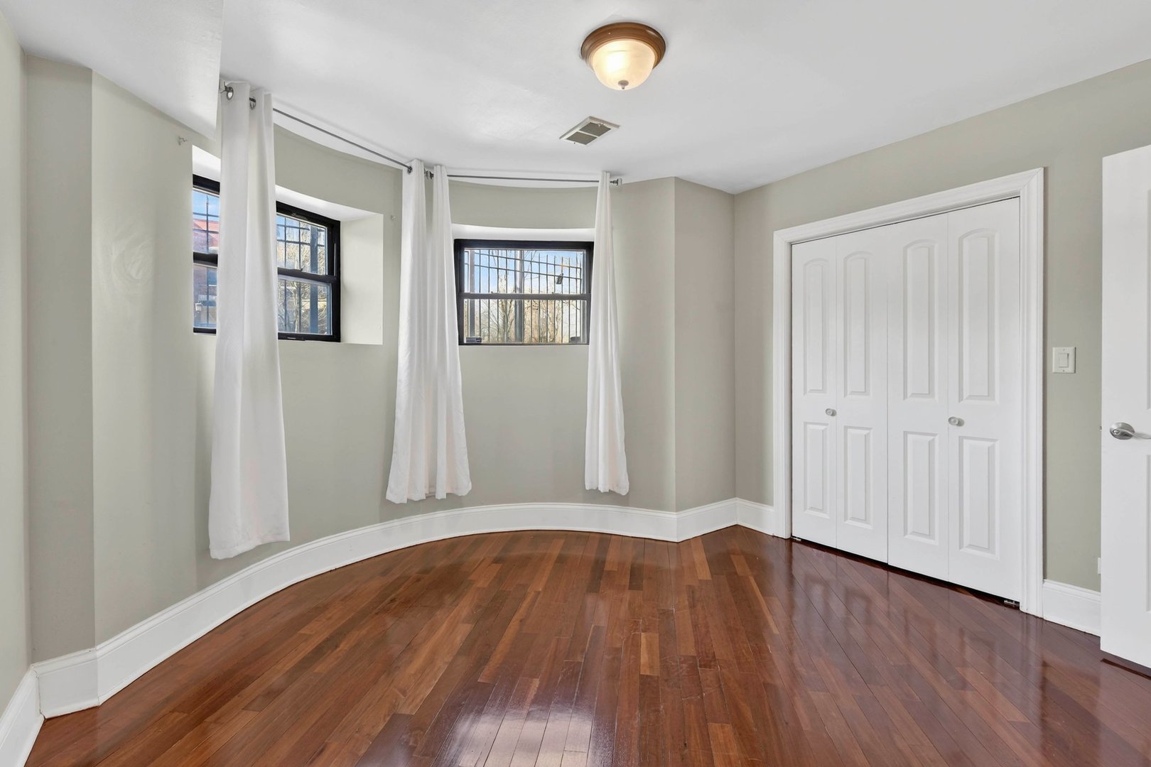 5207 South Indiana Avenue Chicago IL 60615