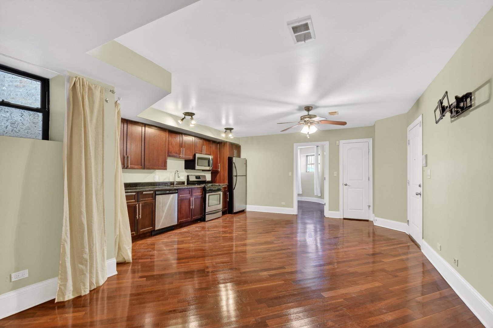 5207 South Indiana Avenue Chicago IL 60615