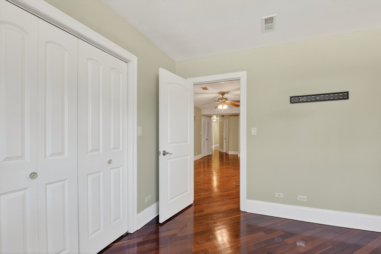 5207 South Indiana Avenue Chicago IL 60615