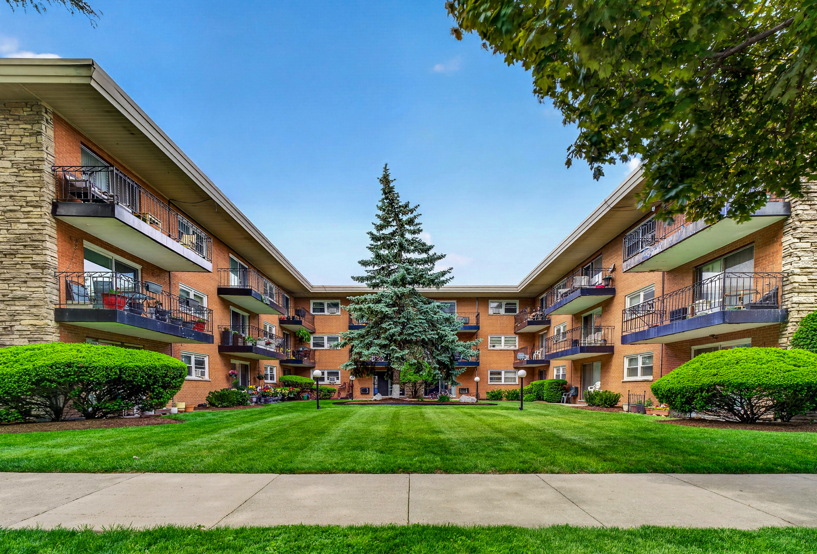 4730 North Kenneth Avenue Chicago IL 60630