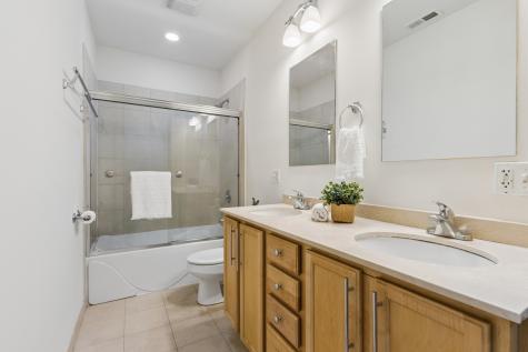 1152 West Roscoe Street Chicago IL 60657