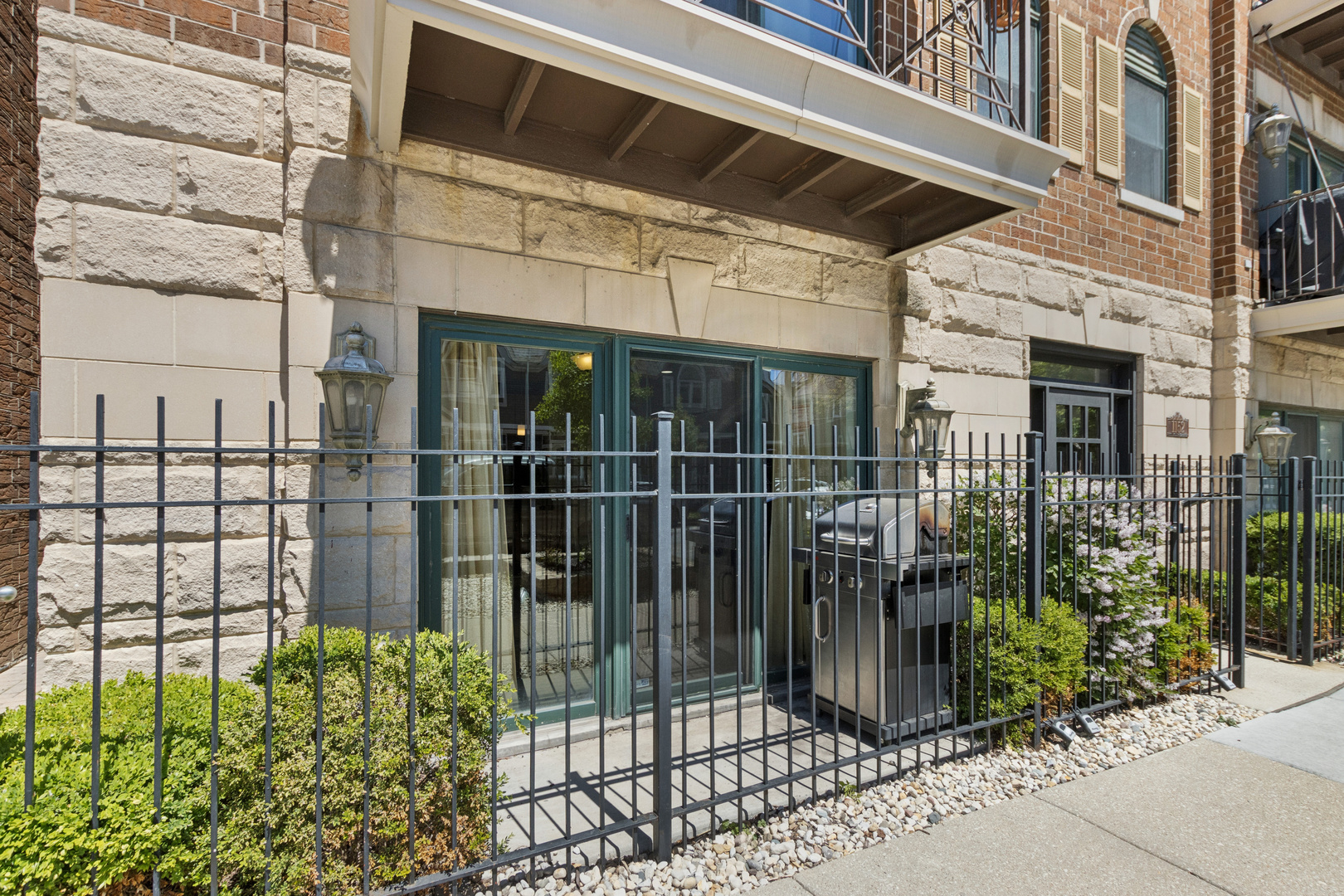 1152 West Roscoe Street Chicago IL 60657