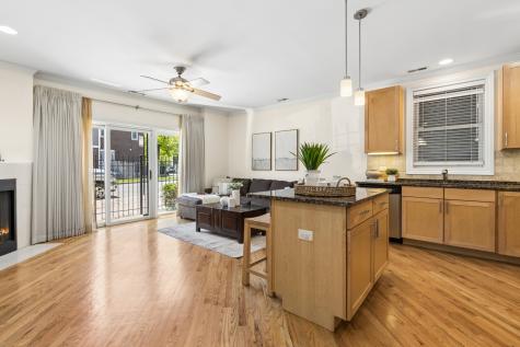 1152 West Roscoe Street Chicago IL 60657