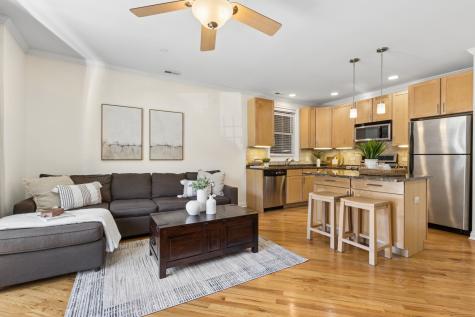 1152 West Roscoe Street Chicago IL 60657