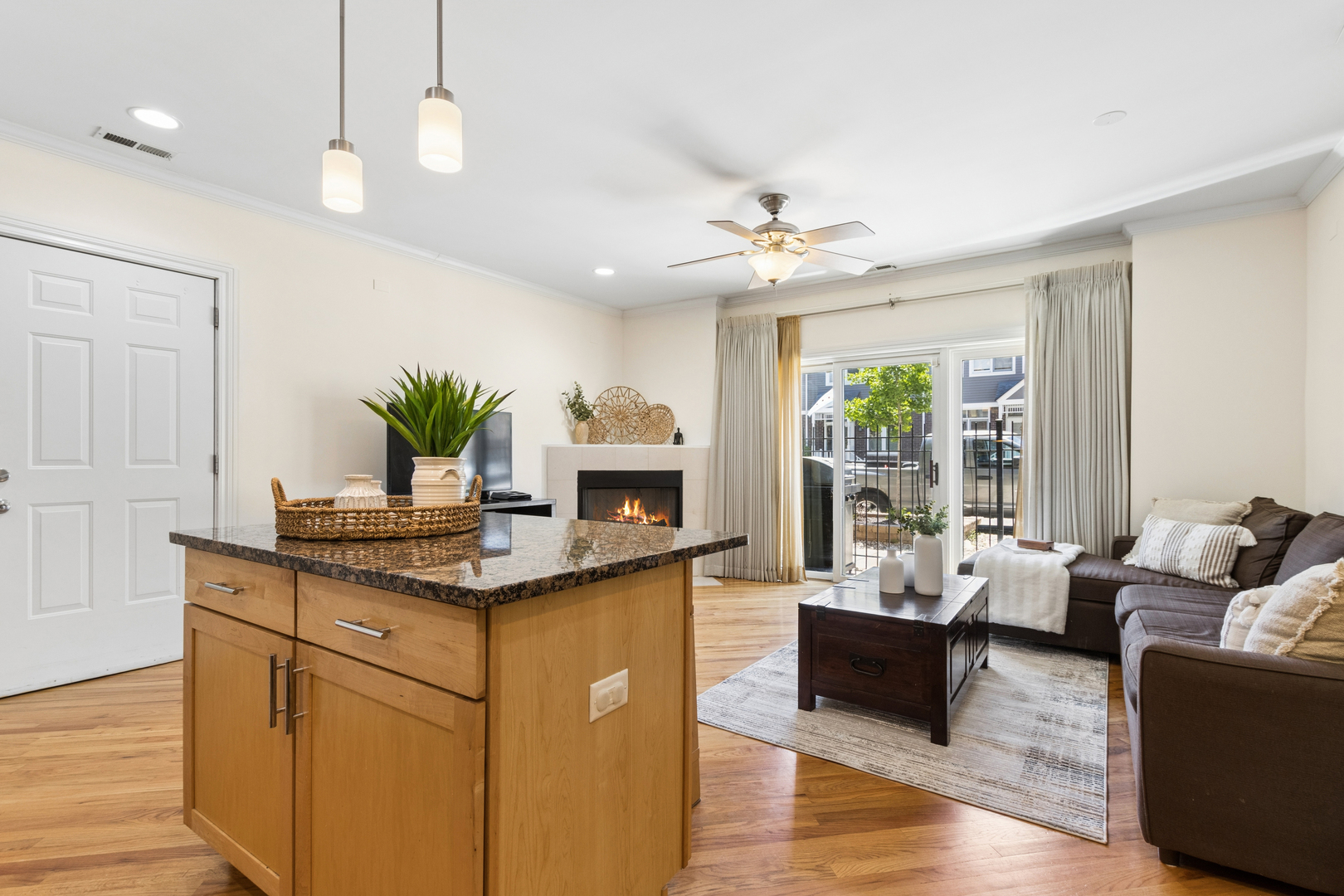 1152 West Roscoe Street Chicago IL 60657