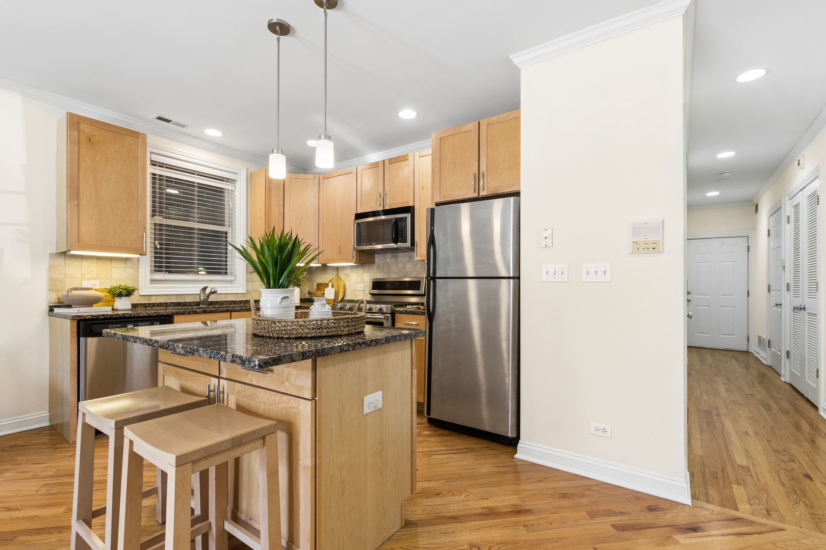 1152 West Roscoe Street Chicago IL 60657