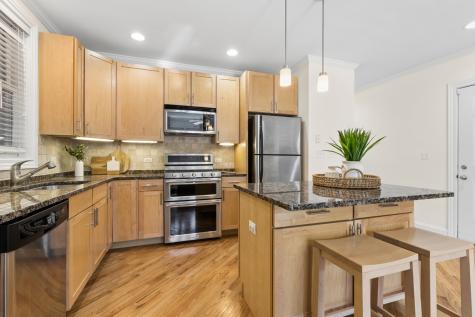 1152 West Roscoe Street Chicago IL 60657