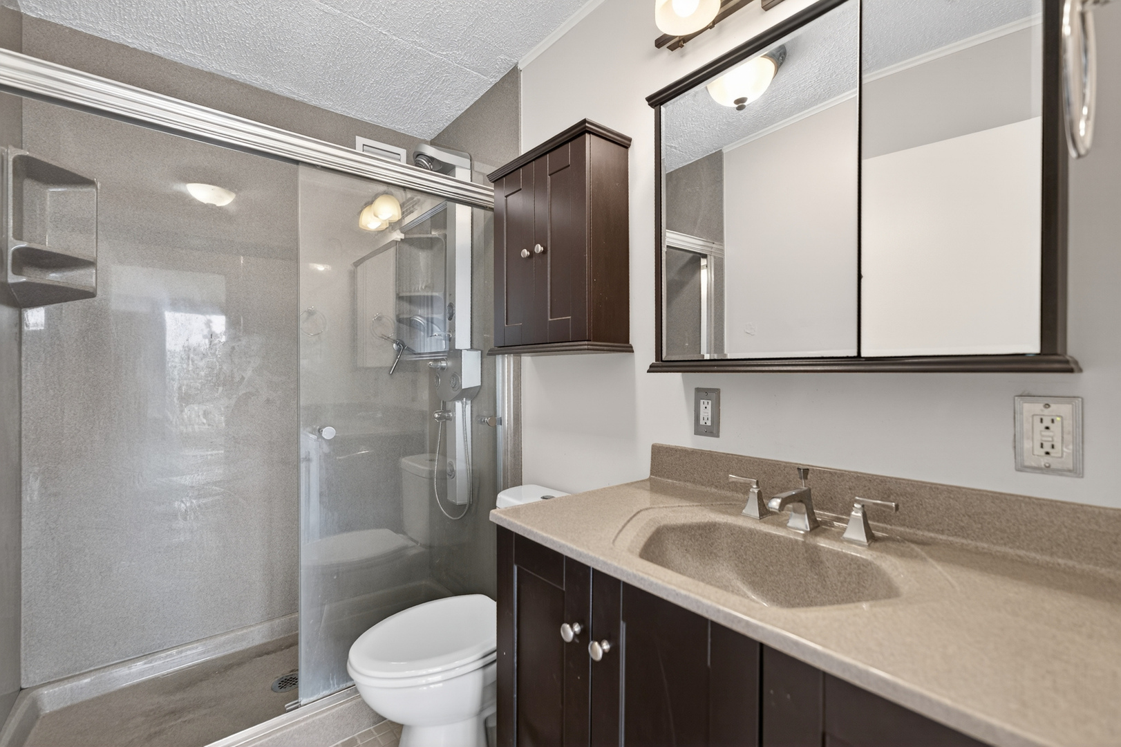2015 South Finley Road Lombard IL 60148