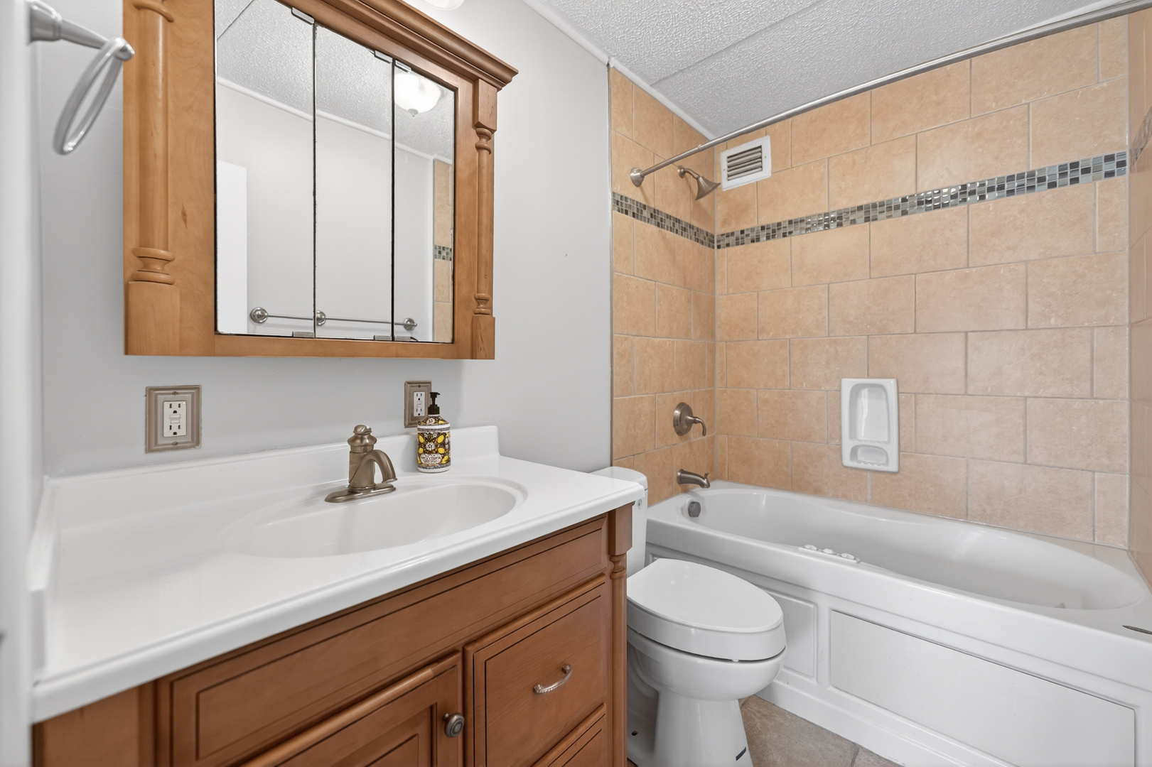 2015 South Finley Road Lombard IL 60148