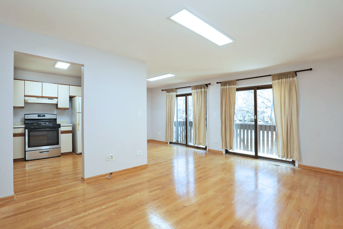 676 West Cross Creek Drive Roselle IL 60172