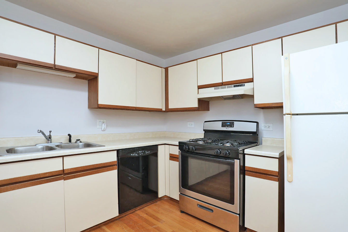 676 West Cross Creek Drive Roselle IL 60172