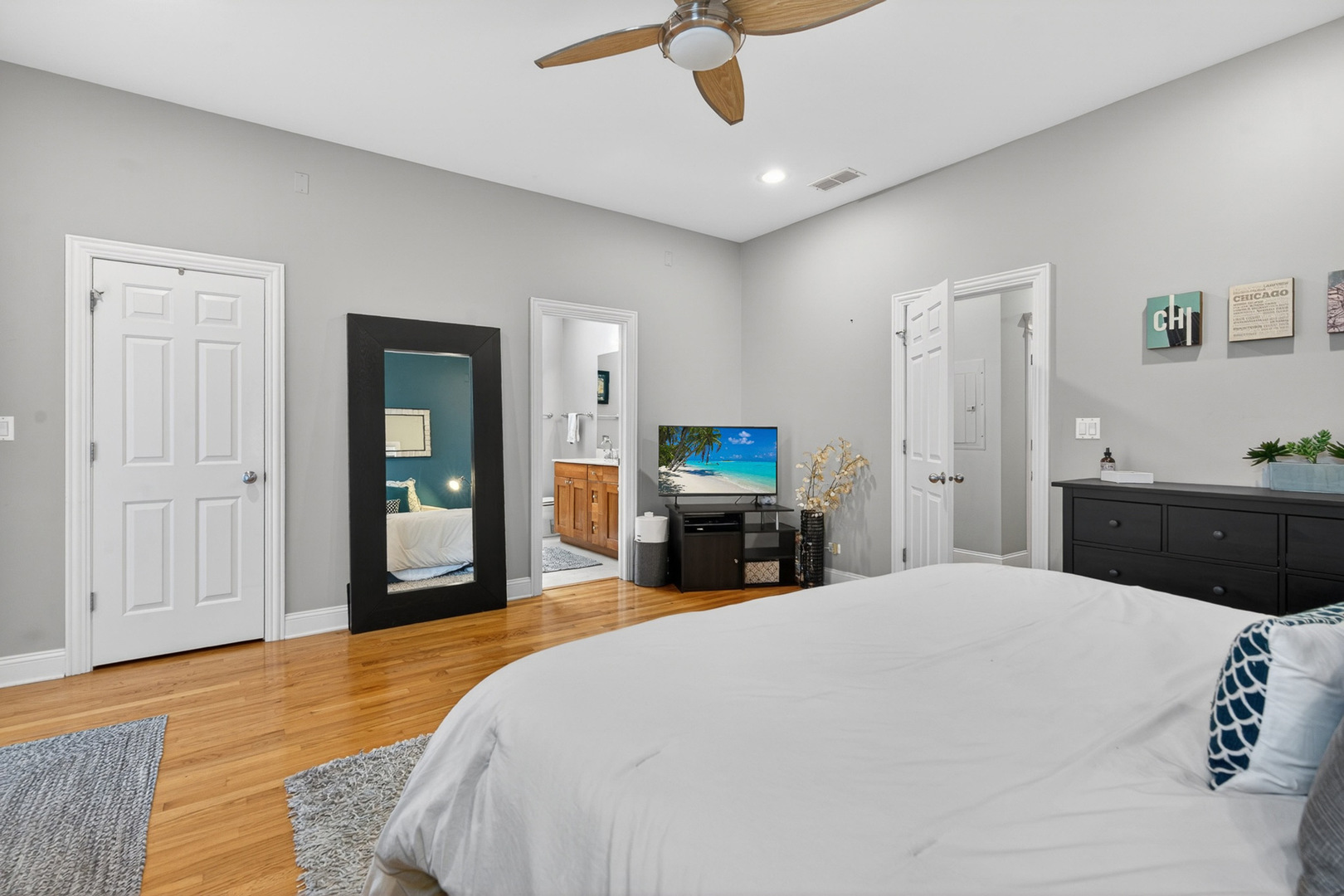 4341 North Mozart Street Chicago IL 60618