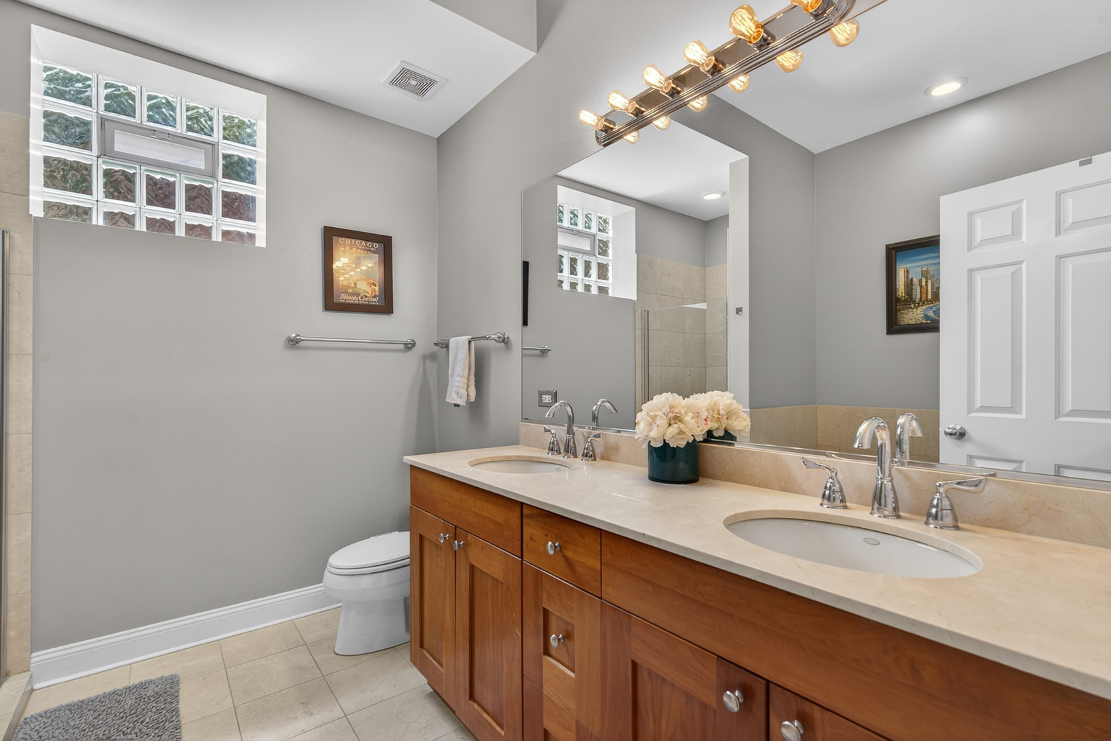 4341 North Mozart Street Chicago IL 60618