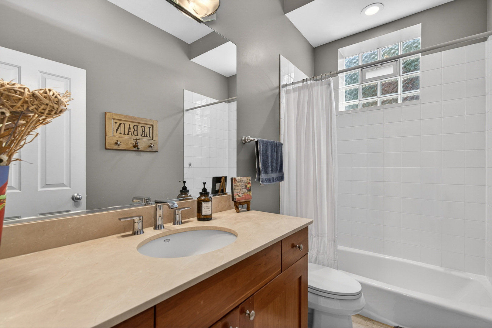 4341 North Mozart Street Chicago IL 60618