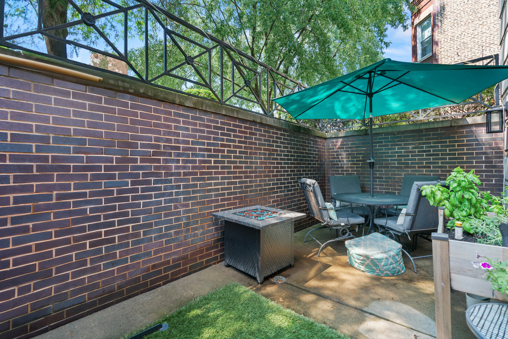 4341 North Mozart Street Chicago IL 60618