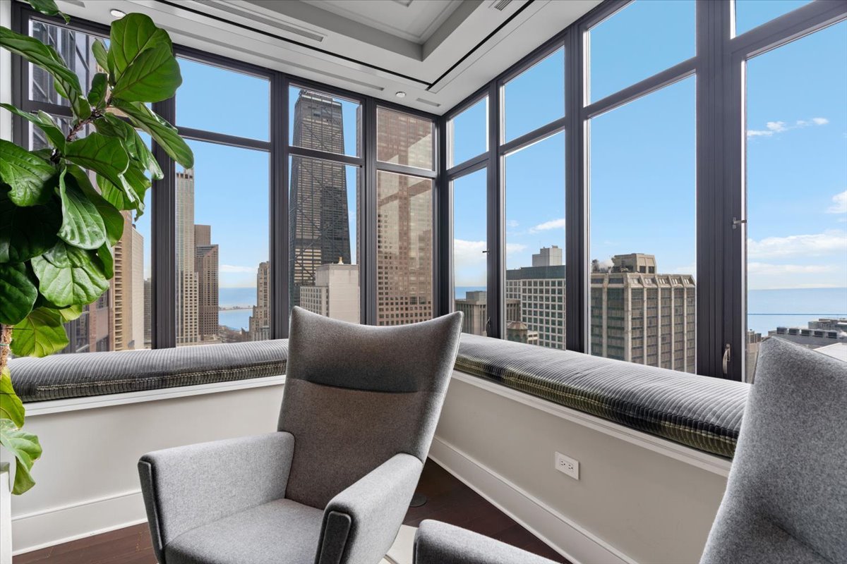 118 East Erie Street Chicago IL 60611