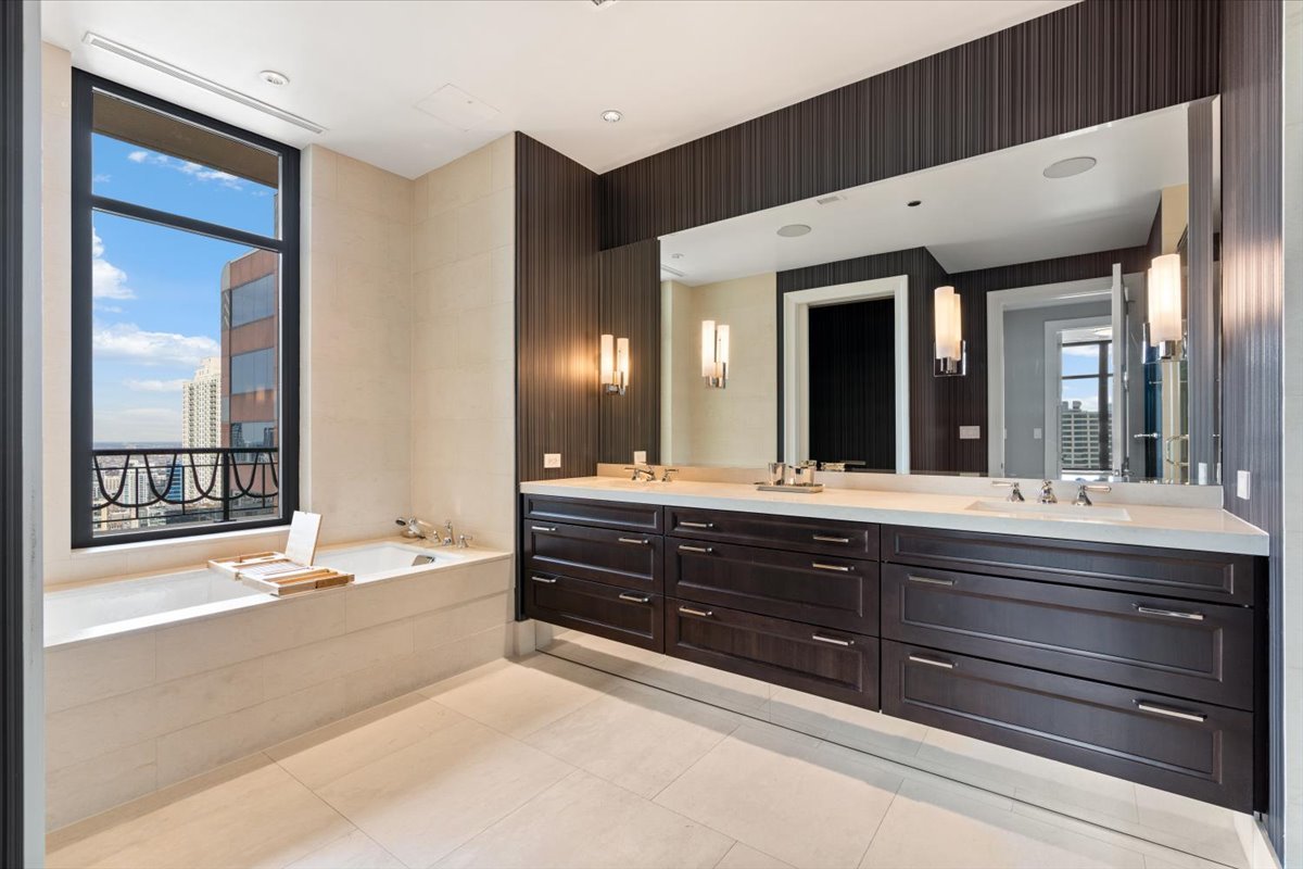 118 East Erie Street Chicago IL 60611