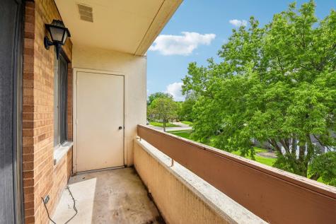 176 East Springbrook Drive Bloomingdale IL 60108