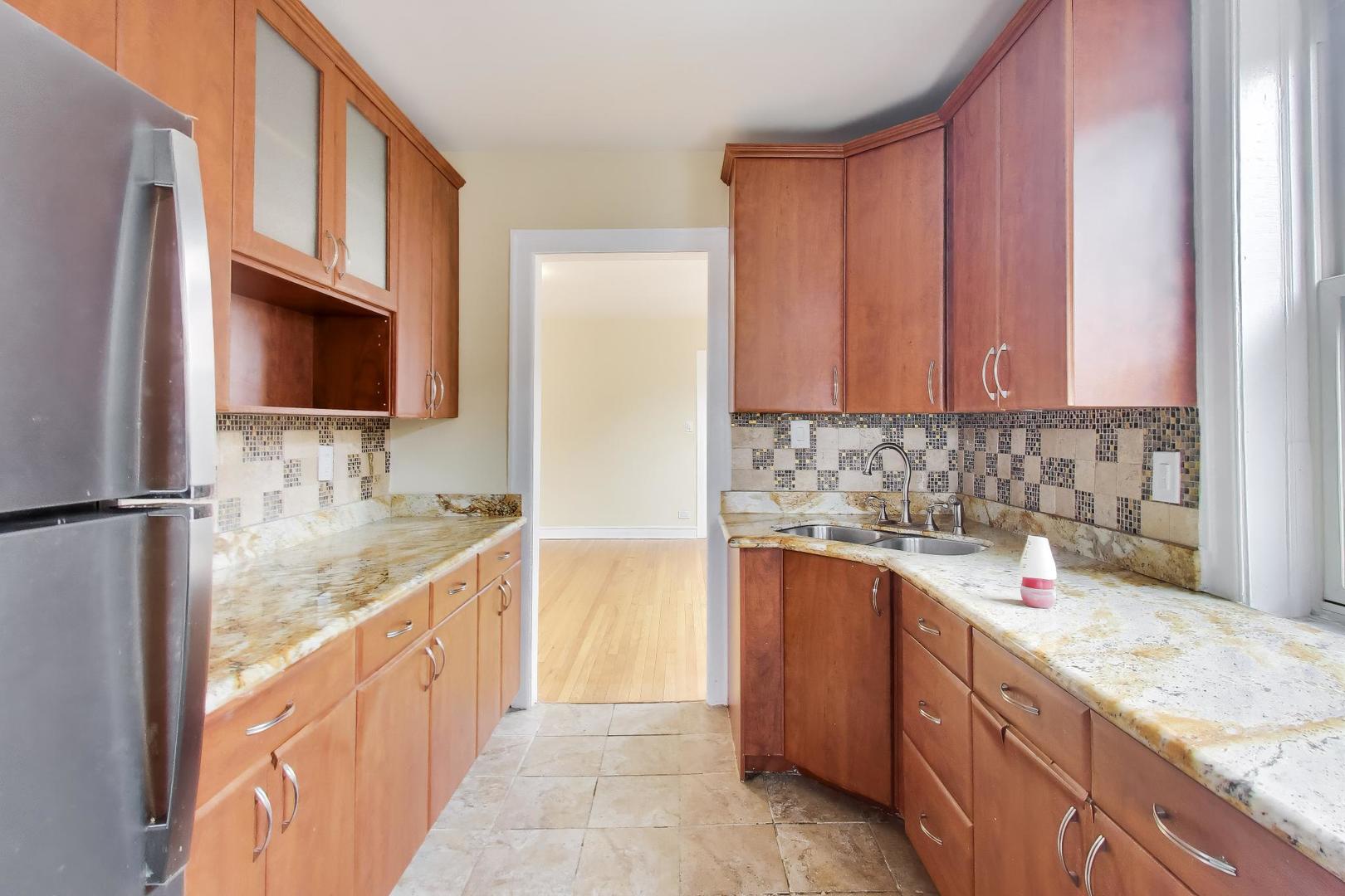 2221 East 68th Street Chicago IL 60649