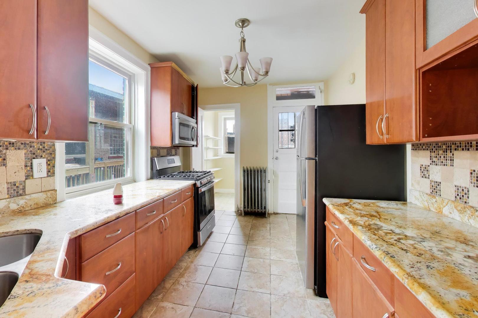 2221 East 68th Street Chicago IL 60649