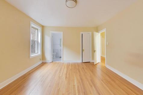 2221 East 68th Street Chicago IL 60649
