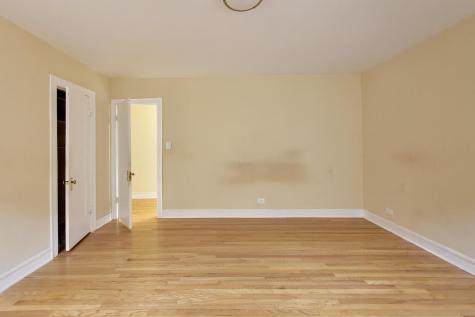 2221 East 68th Street Chicago IL 60649