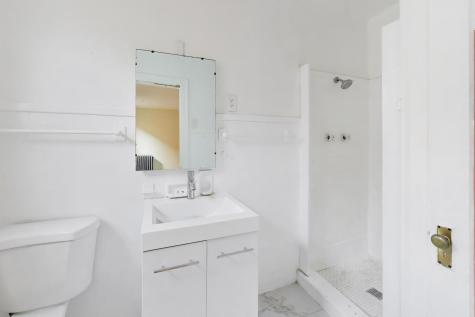 2221 East 68th Street Chicago IL 60649