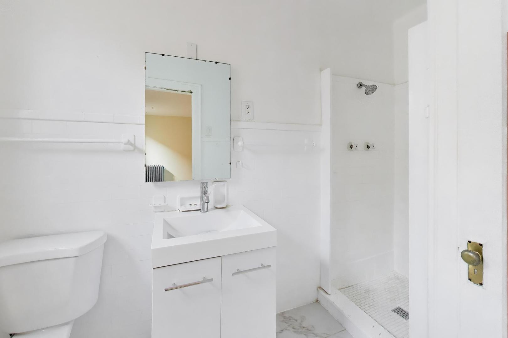 2221 East 68th Street Chicago IL 60649