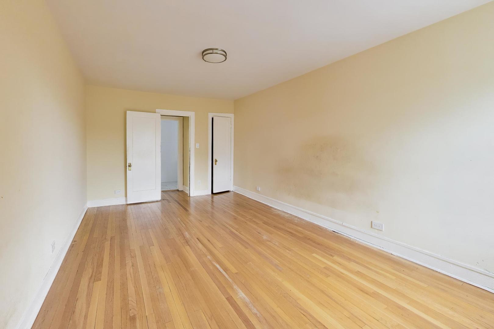 2221 East 68th Street Chicago IL 60649