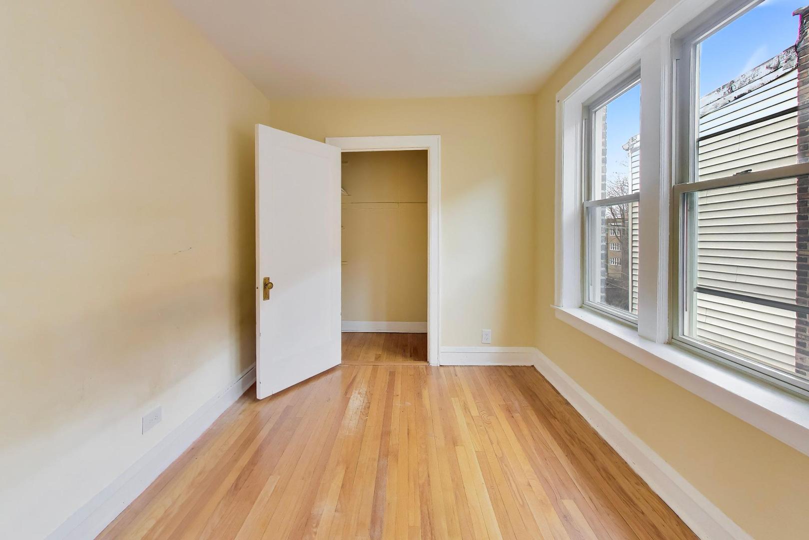 2221 East 68th Street Chicago IL 60649