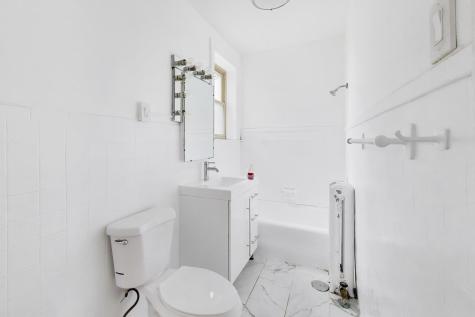 2221 East 68th Street Chicago IL 60649